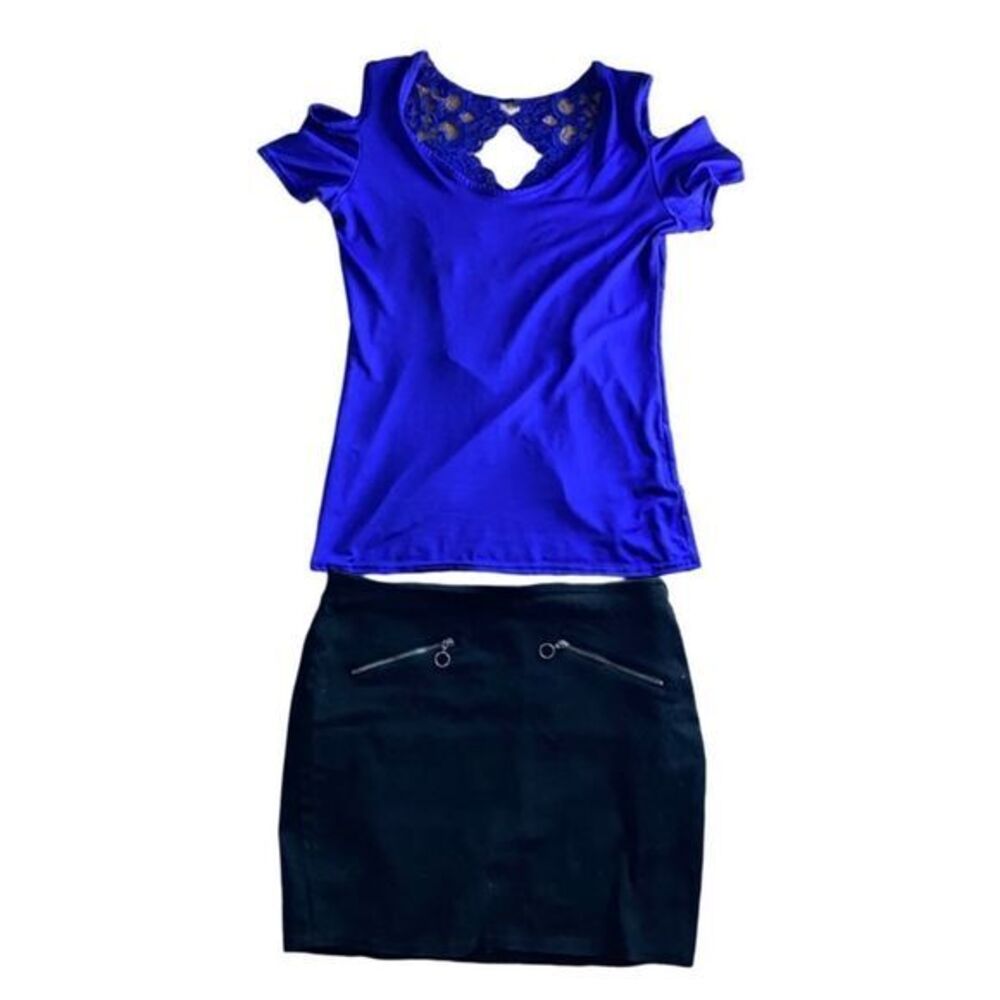 Elegant Women’s Business Attire 
Blouse & Skirt Bundle, Size 4